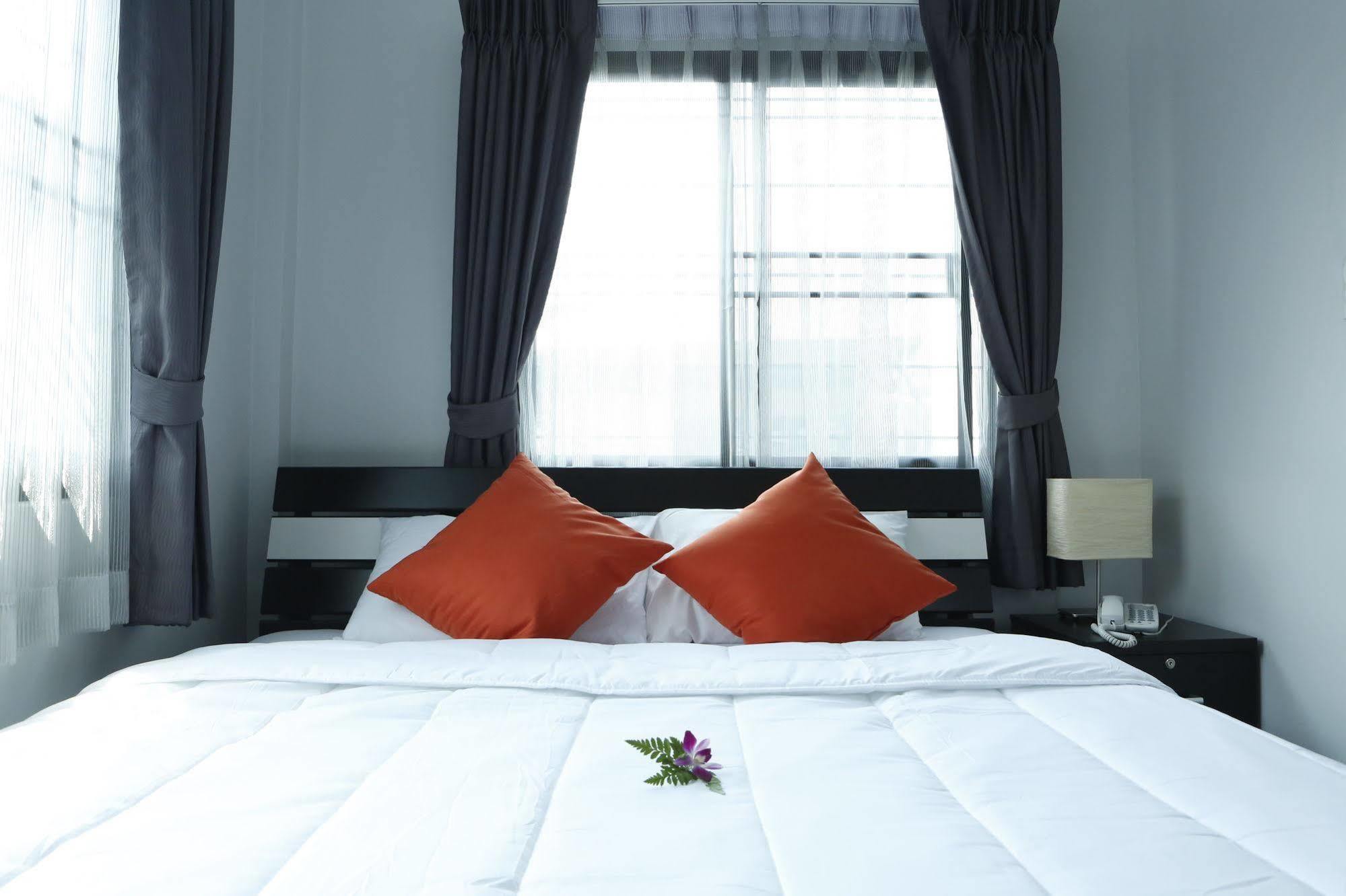 The Cube Sathorn Boutique Hotel Bangkok Extérieur photo